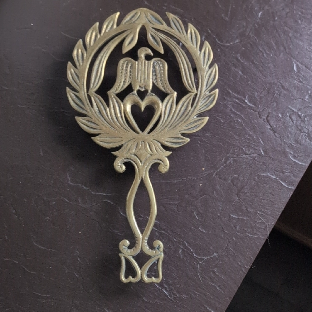 Elegant Gold Wall Decor with Eagle Design